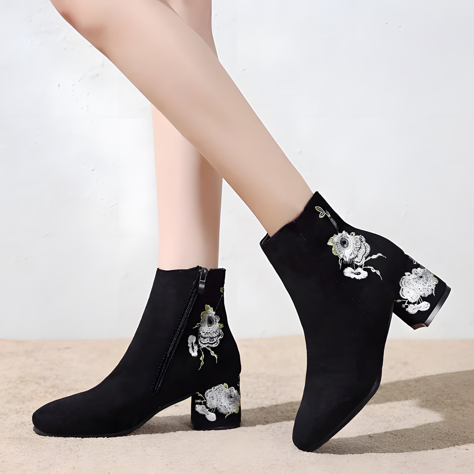 Bottines Bohèmes Brodées à Talon Carré