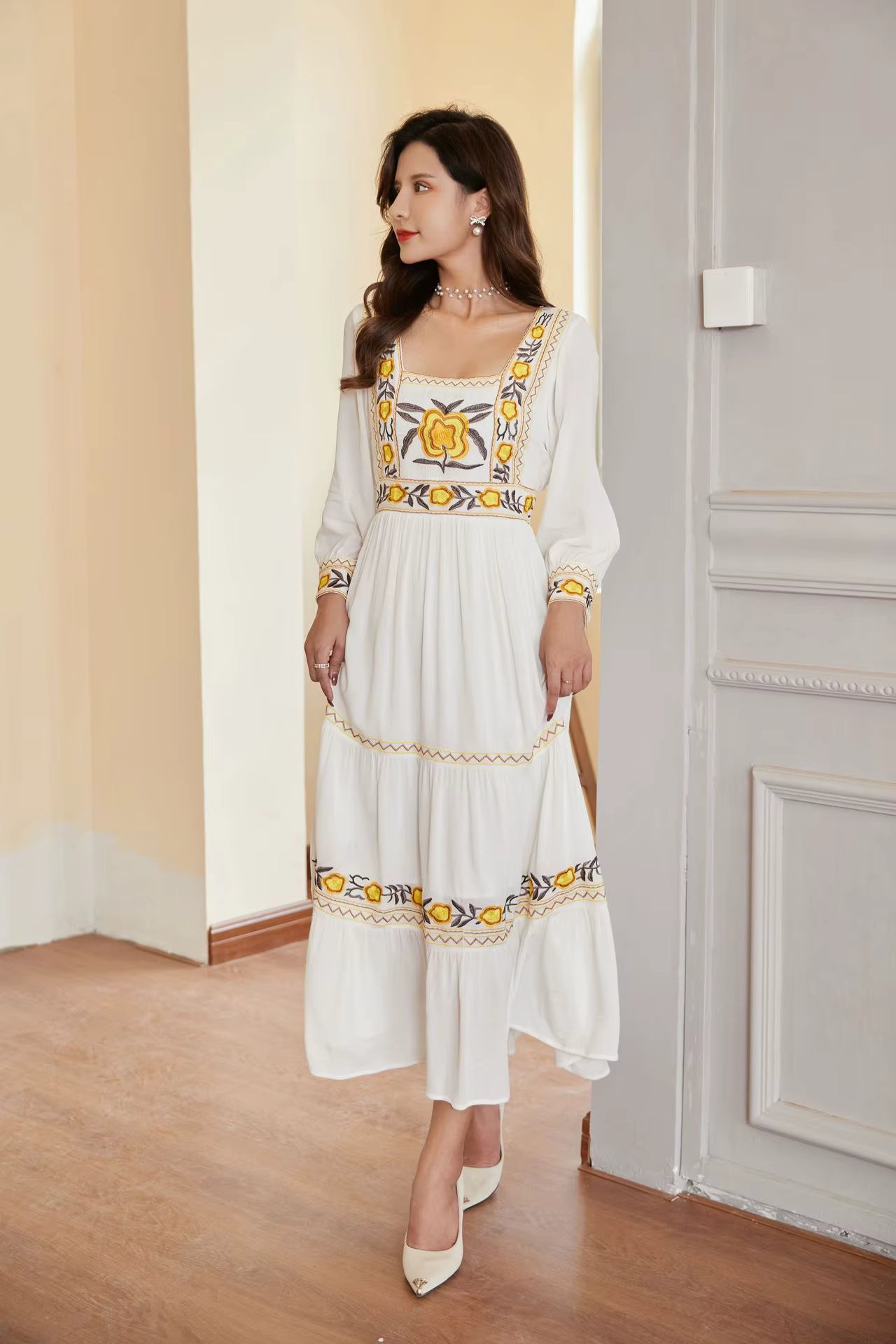 Robe Bohème Blanche Brodée Fleurie