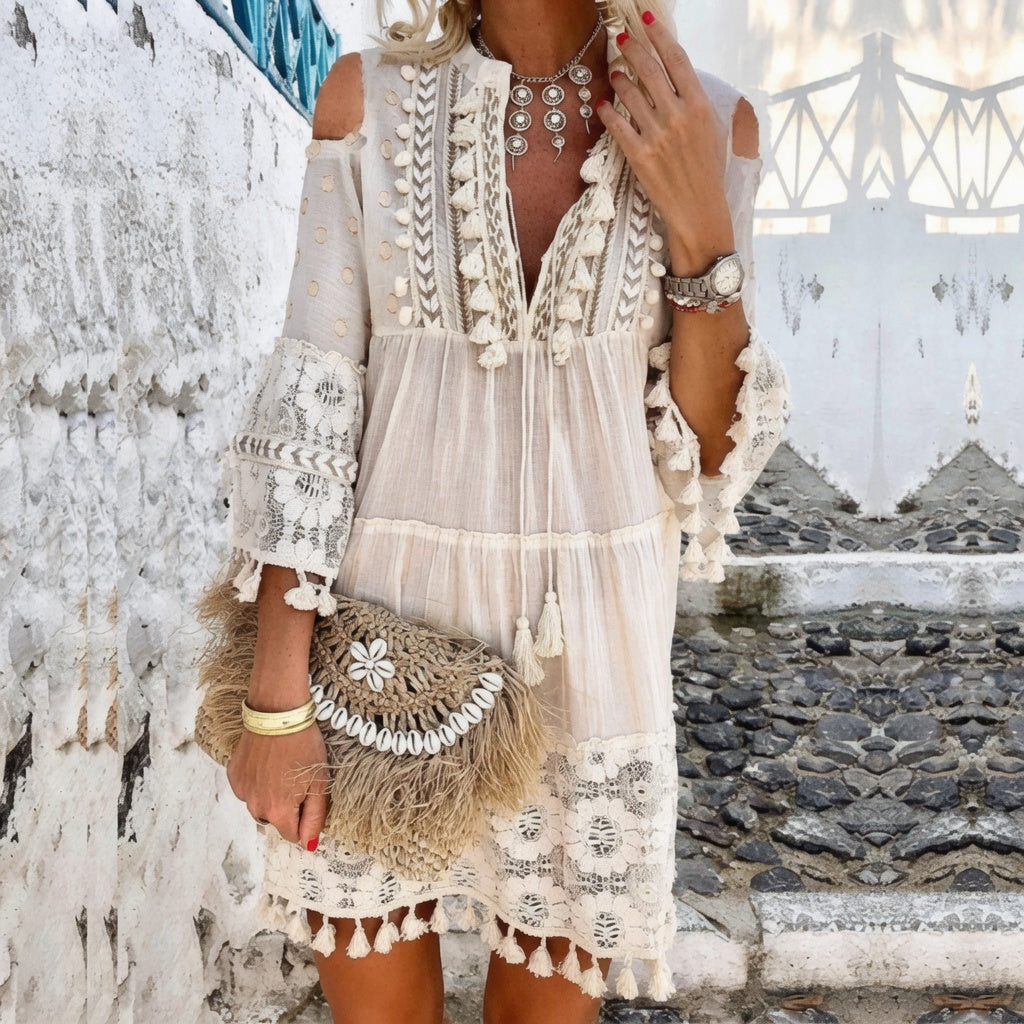 Robe Bohème Chic en Dentelle et Pompons