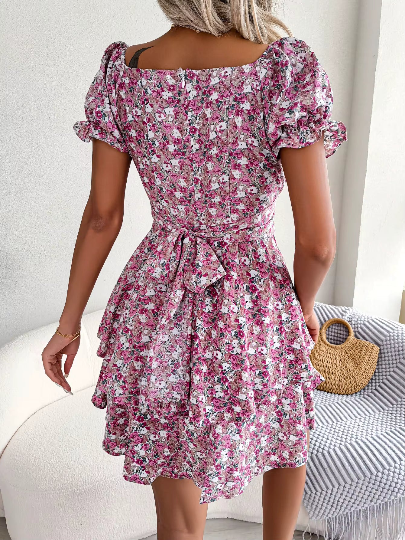 Robe Bohème Courte Fleurie à Manches Bouffantes