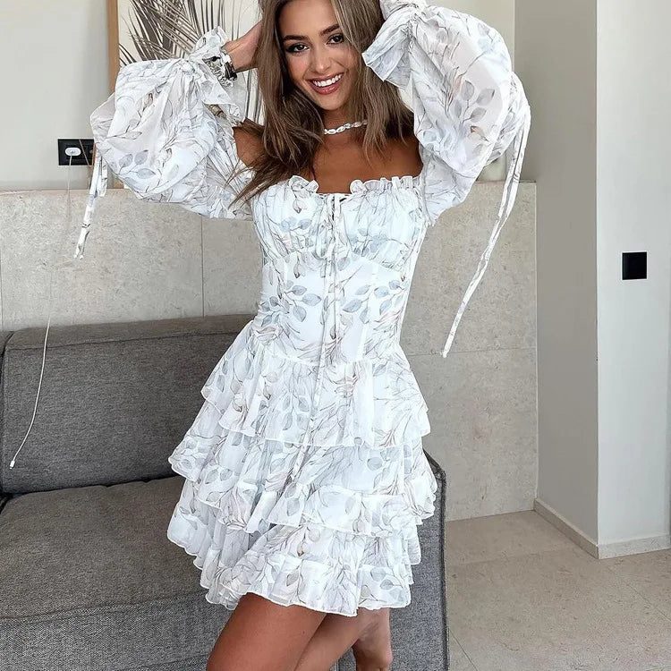 Robe Bohème Courte à Volants et Manches Bouffantes