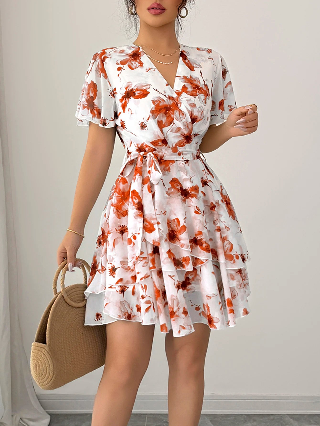 Robe Courte Fleurie Bohème à Volants et Coupe Portefeuille
