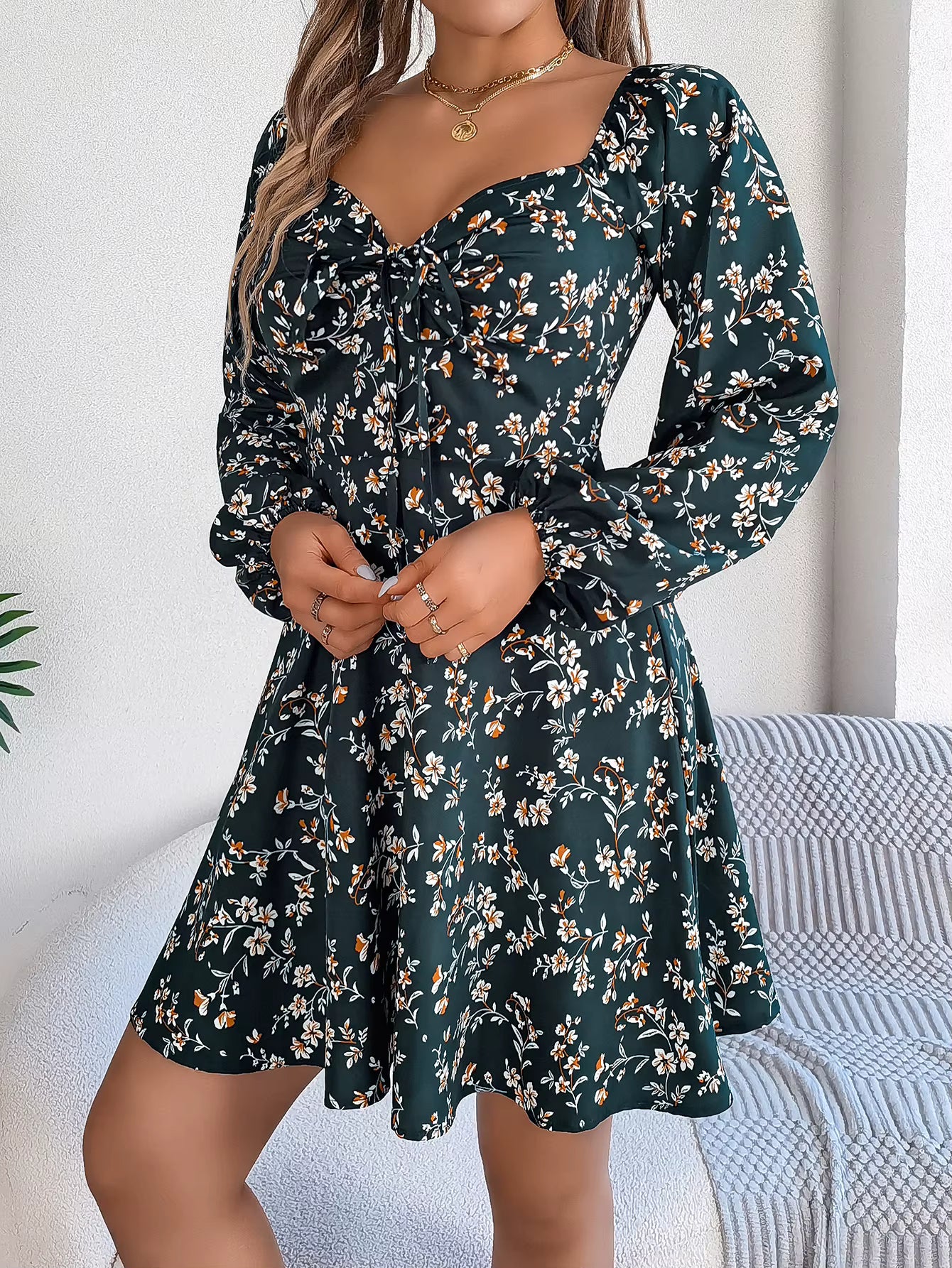 Robe Courte Fleurie à Manches Longues
