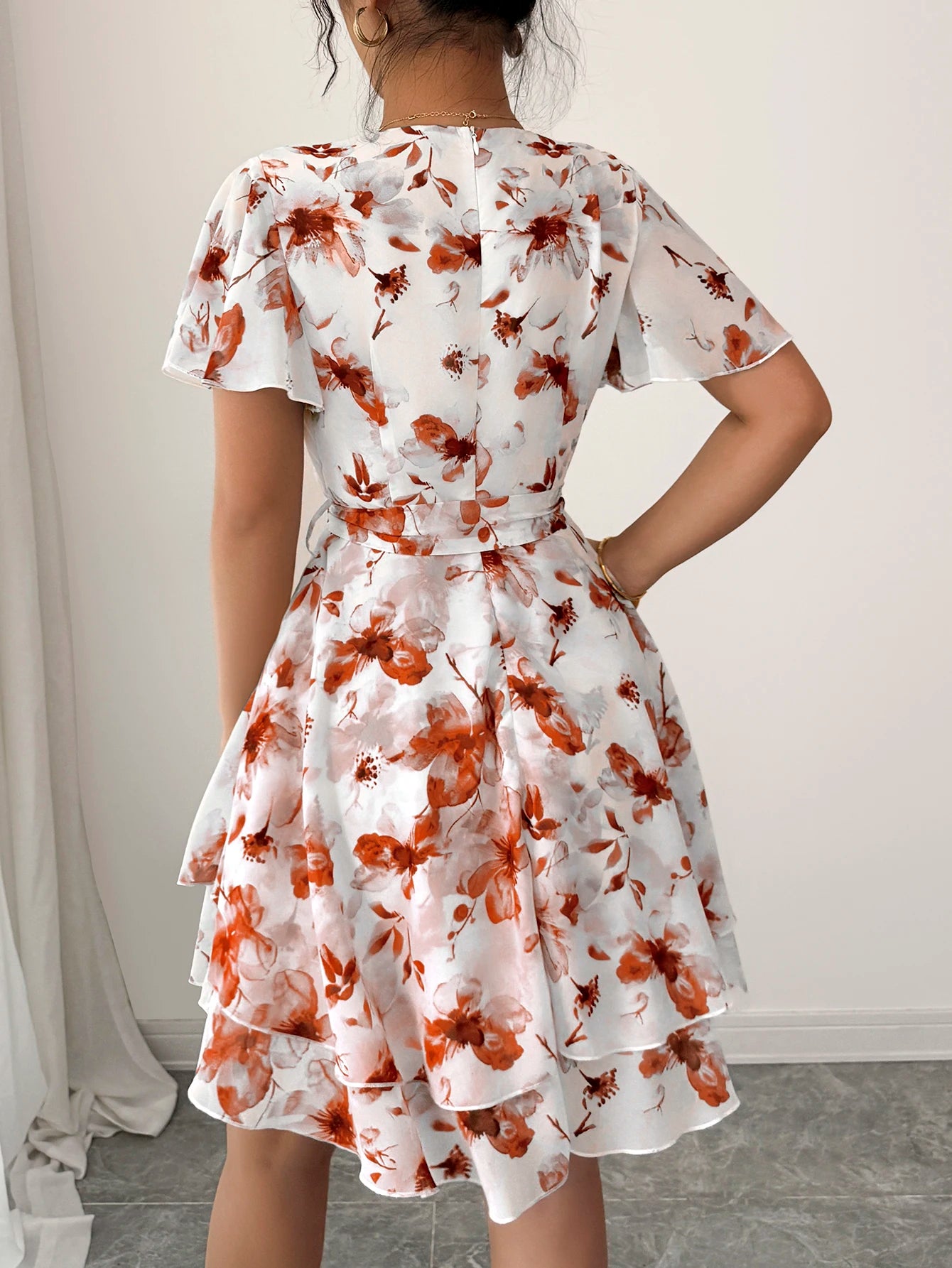 Robe Courte Fleurie Bohème à Volants et Coupe Portefeuille