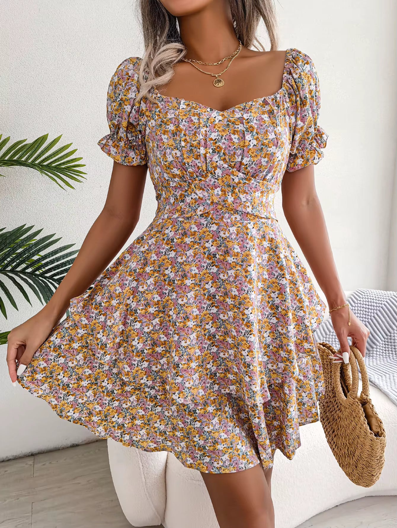 Robe Bohème Courte Fleurie à Manches Bouffantes