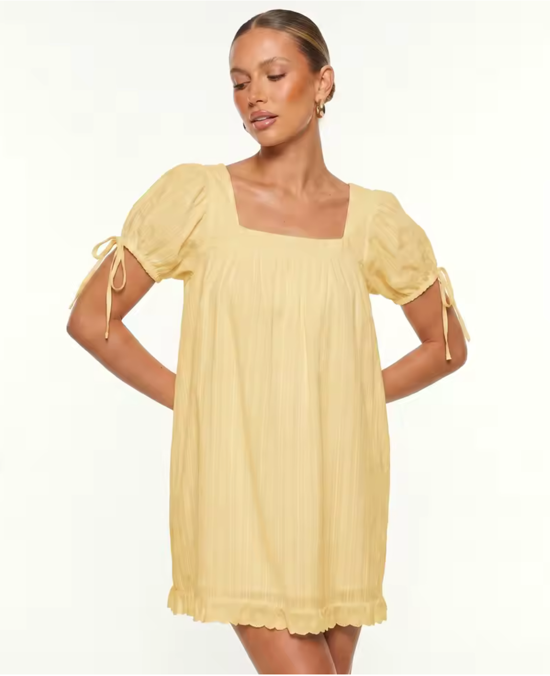 Robe Courte Bohème à Col Carré et Manches Nouées