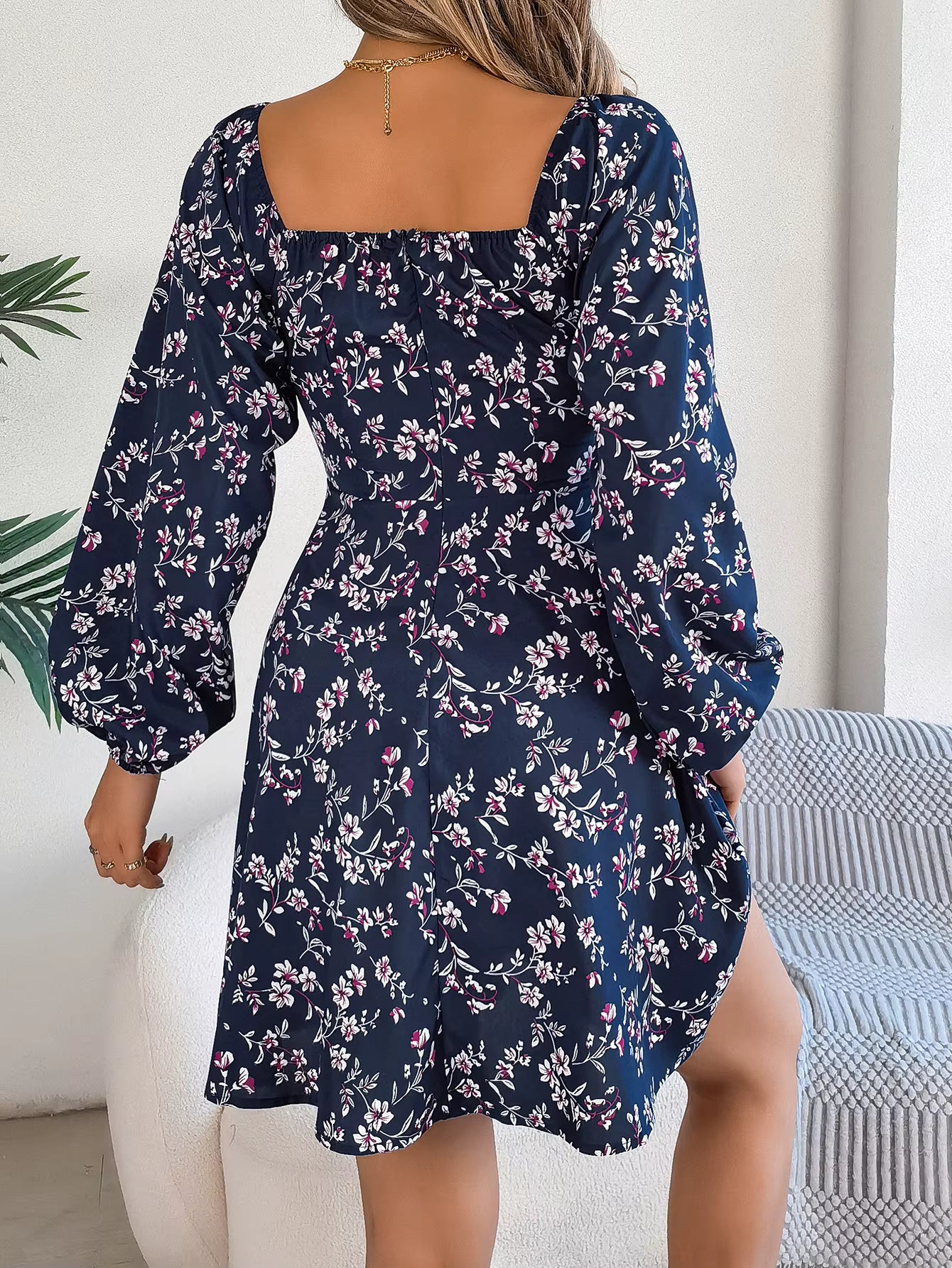 Robe Courte Fleurie à Manches Longues