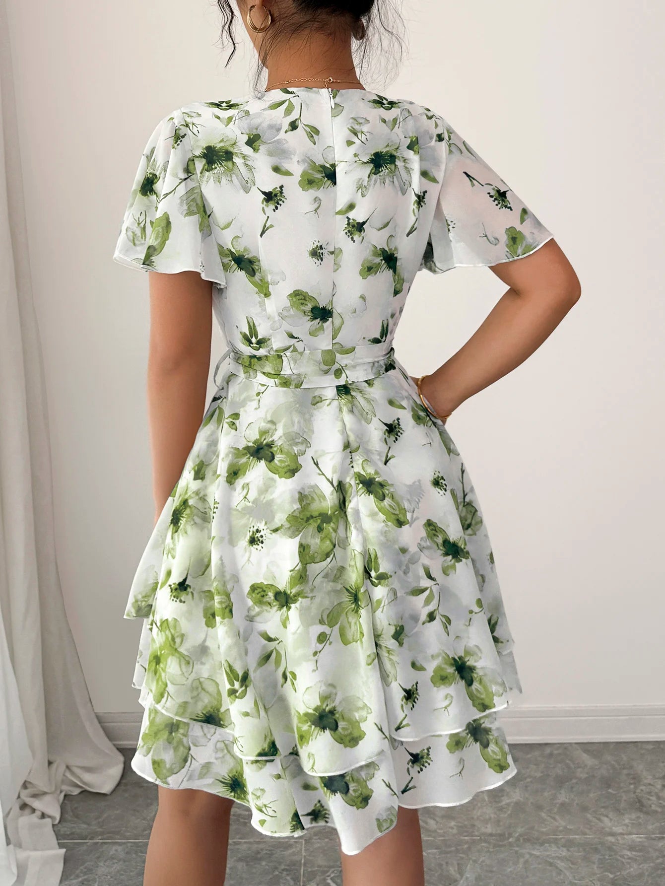 Robe Courte Fleurie Bohème à Volants et Coupe Portefeuille