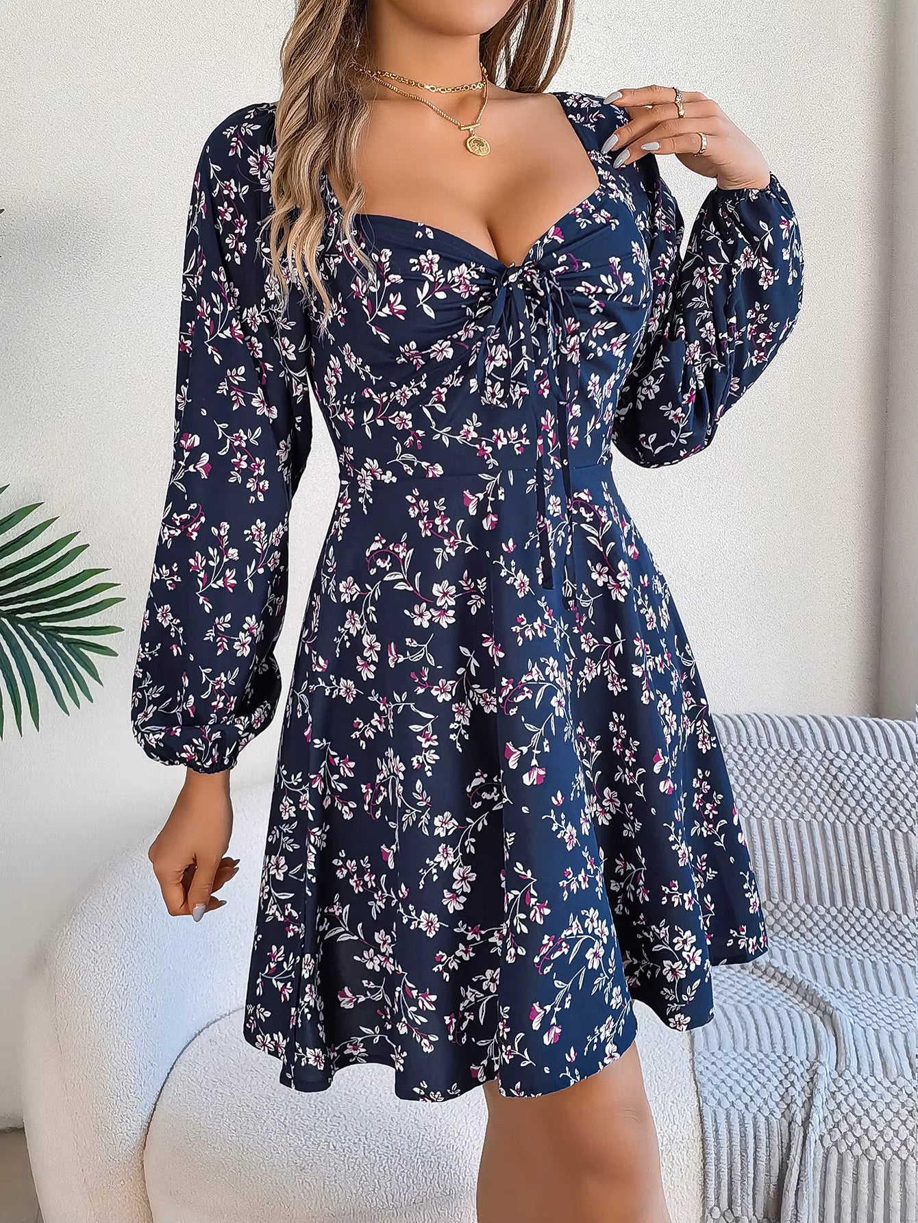 Robe Courte Fleurie à Manches Longues