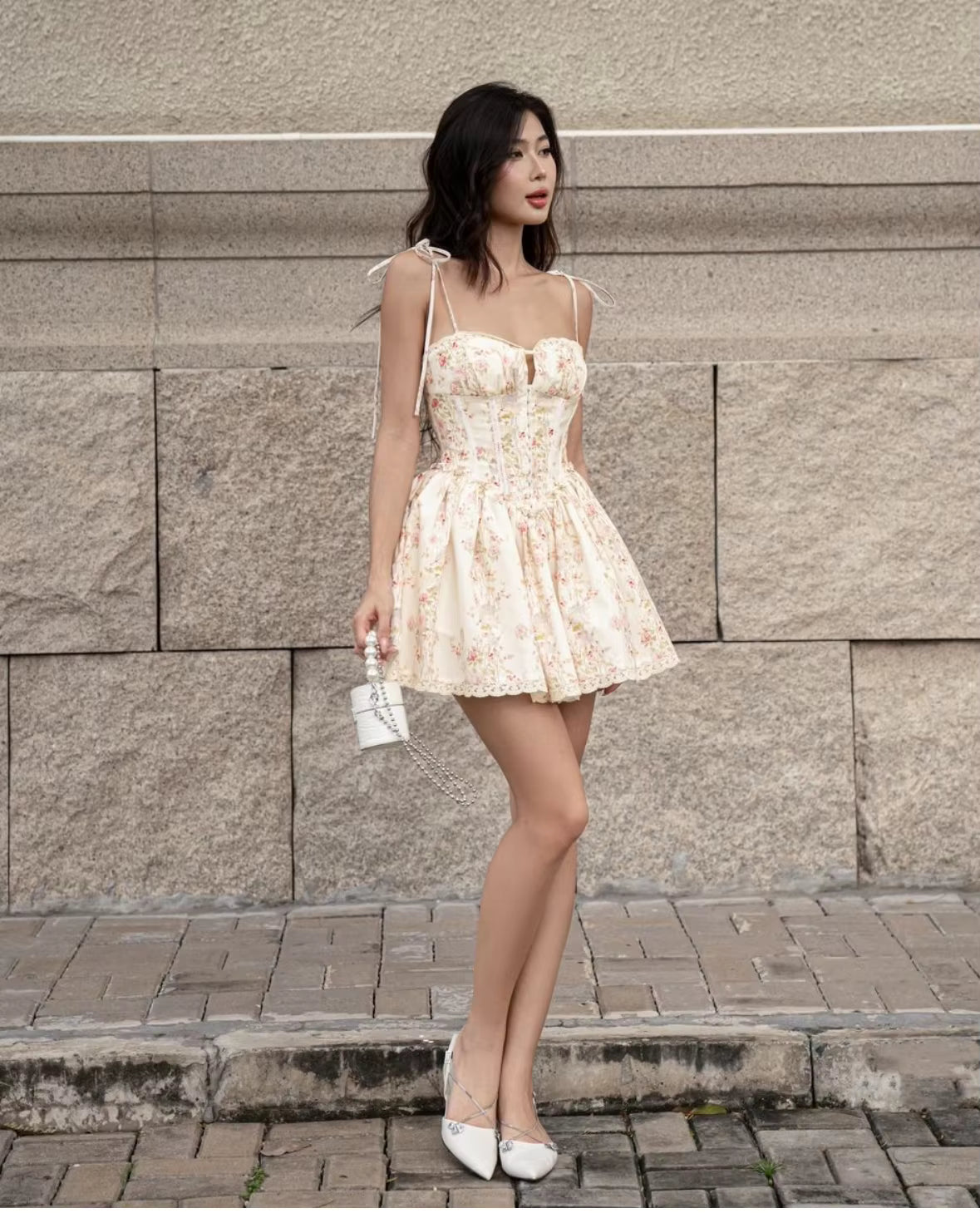 Robe Courte Fleurie Ivoire à Corset