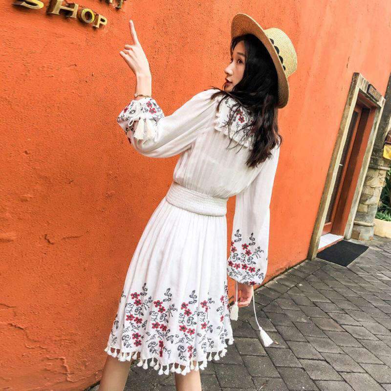 Robe Bohème Blanche Fleurie Courte