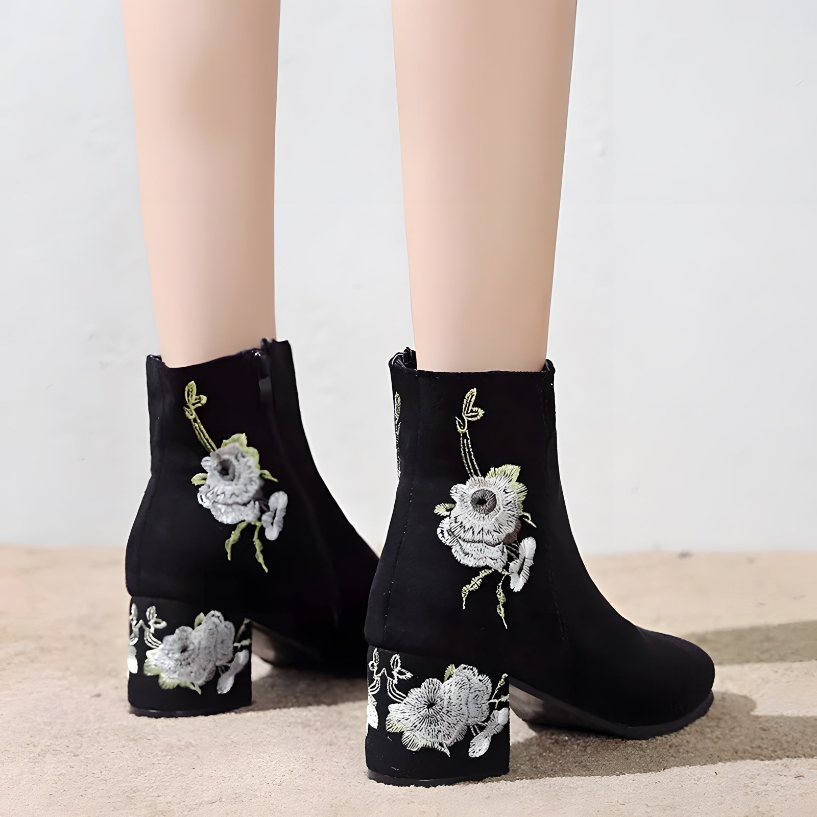 Bottines Bohèmes Brodées à Talon Carré