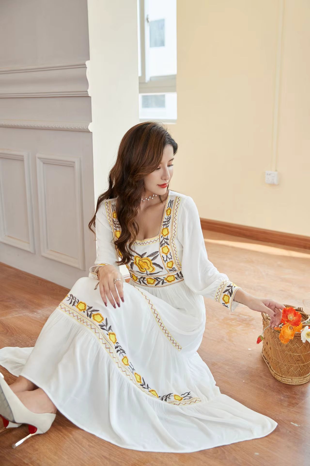 Robe Bohème Blanche Brodée Fleurie
