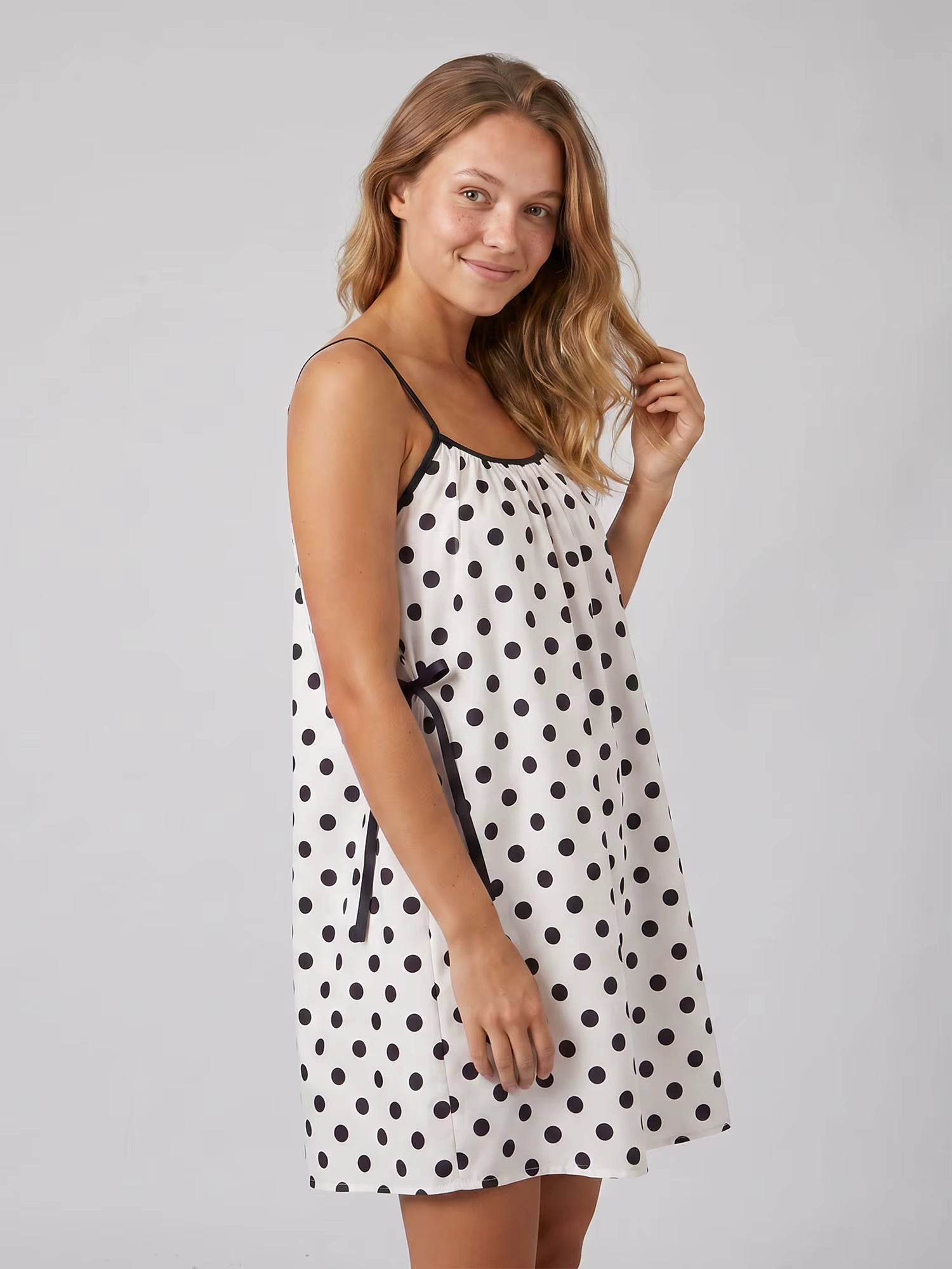 Robe Bohème Courte Chic à Pois Noir et Blanc