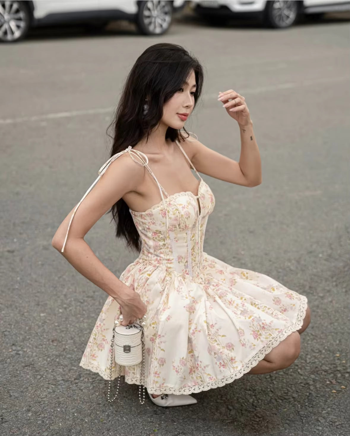 Robe Courte Fleurie Ivoire à Corset