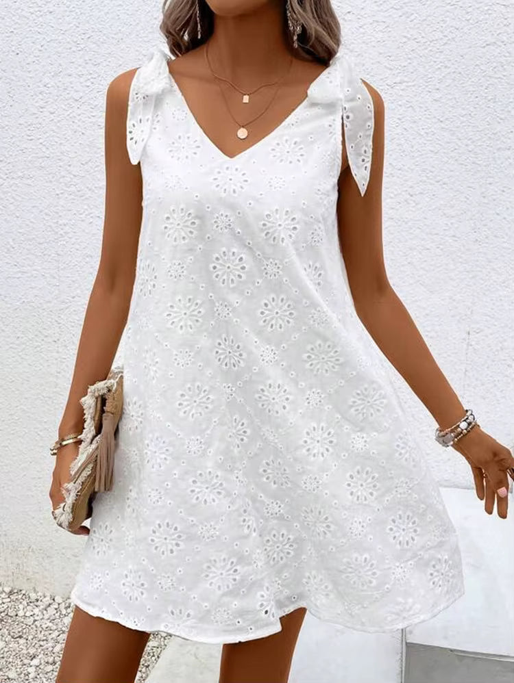 Robe Courte Bohème en Broderie Anglaise