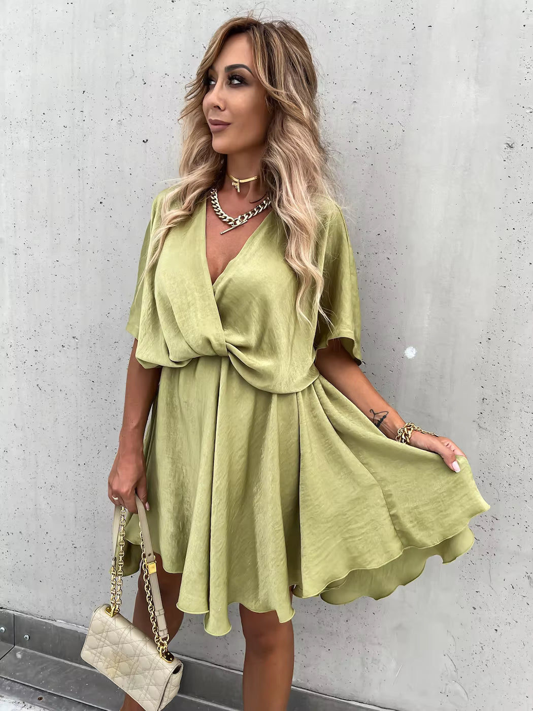 Robe Bohème Courte Fluide à Décolleté Croisé