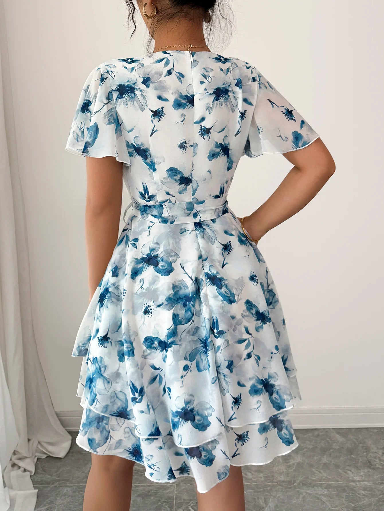 Robe Courte Fleurie Bohème à Volants et Coupe Portefeuille