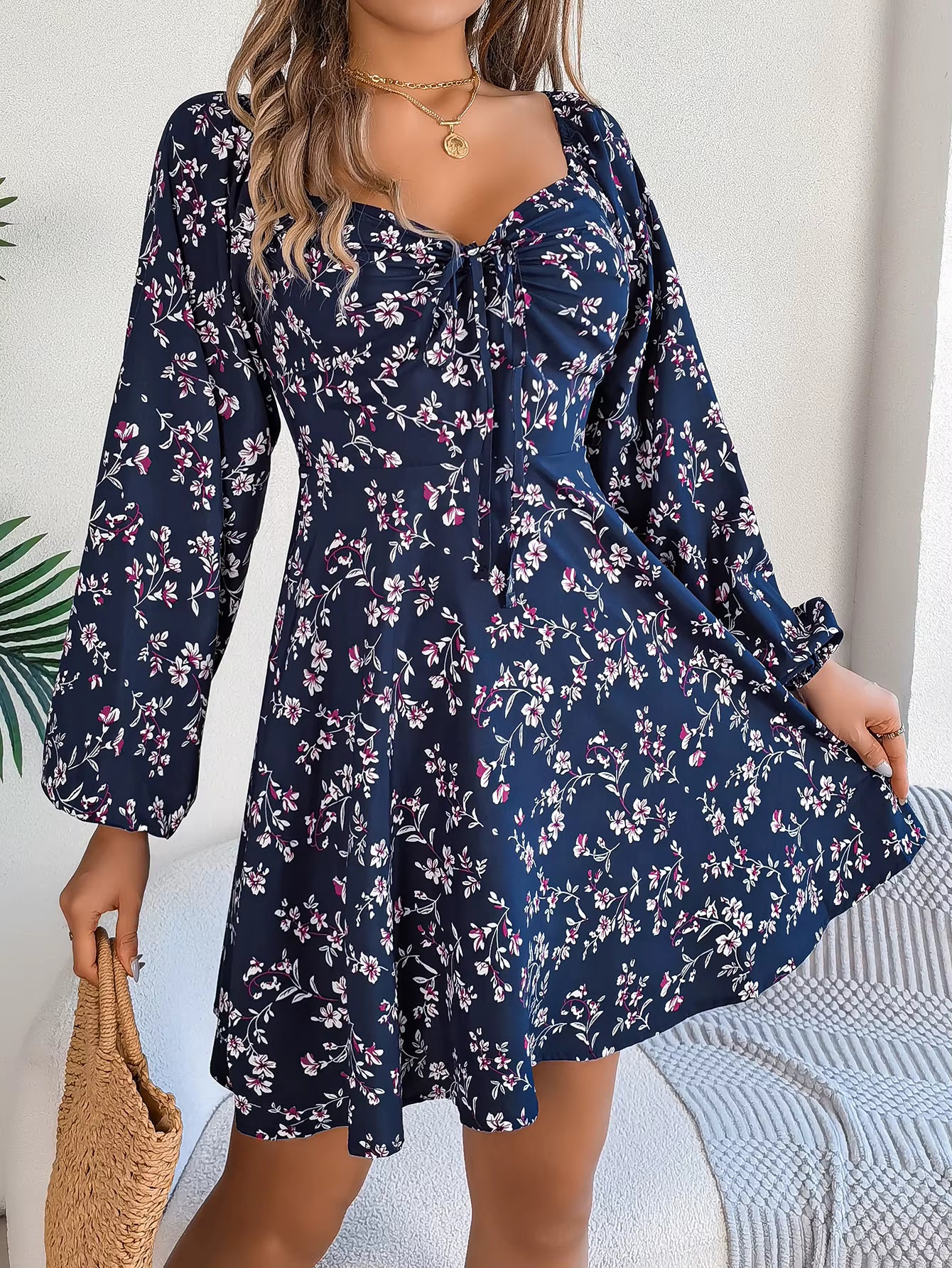 Robe Courte Fleurie à Manches Longues