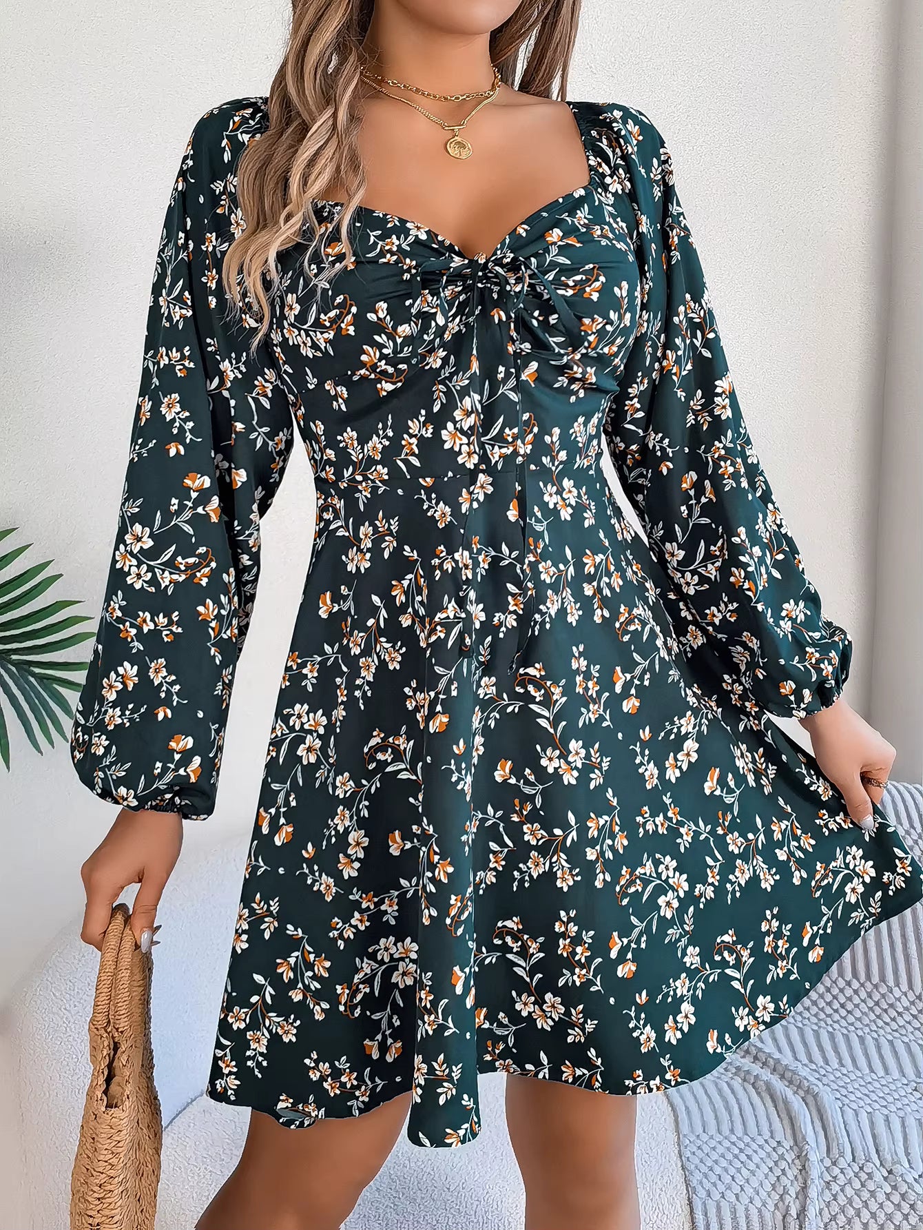 Robe Courte Fleurie à Manches Longues