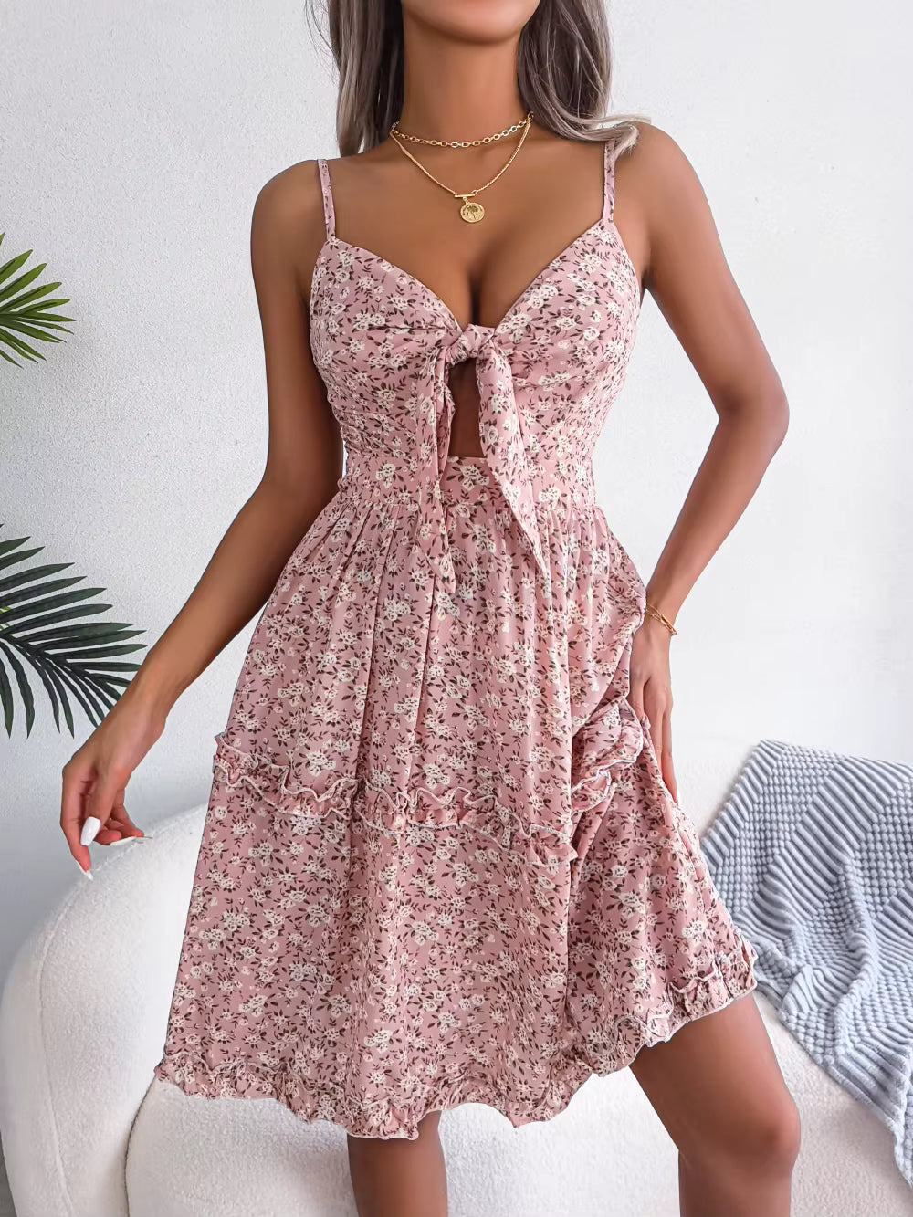 Robe Bohème Courte Fleurie à Nœud et Décolleté Cœur