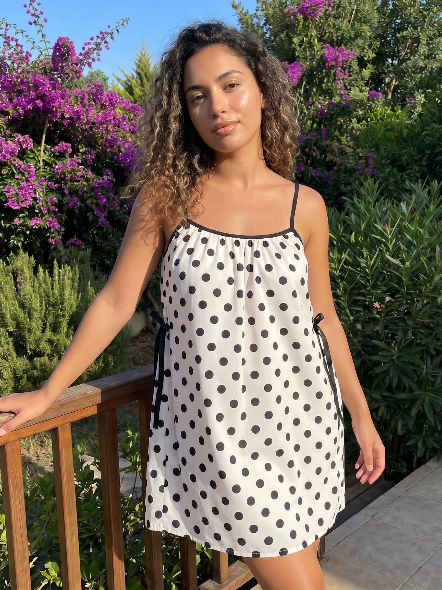 Robe Bohème Courte Chic à Pois Noir et Blanc