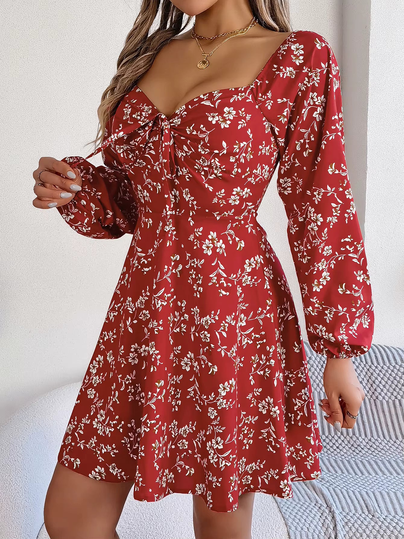 Robe Courte Fleurie à Manches Longues