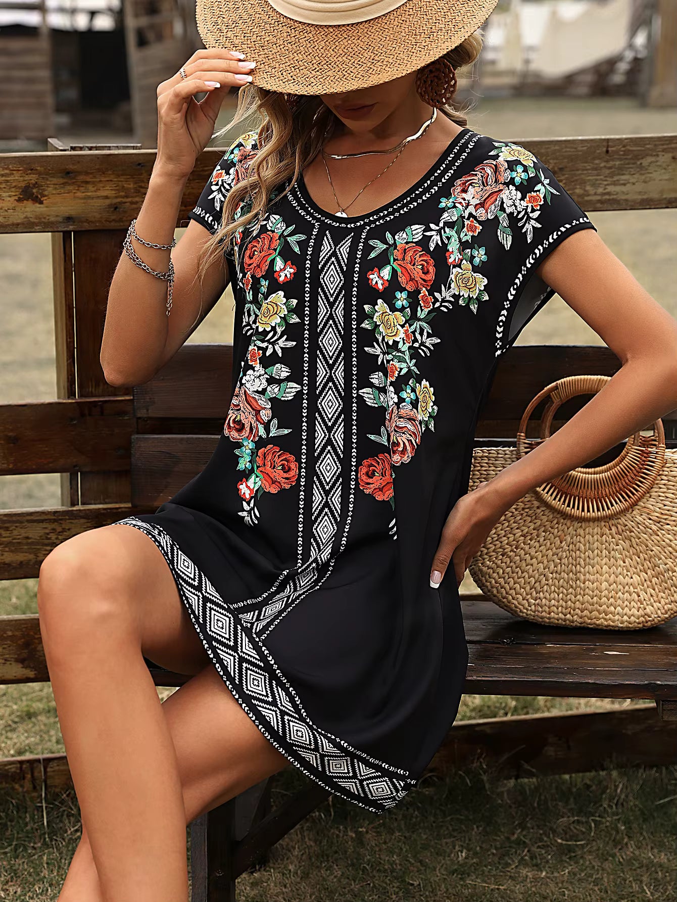 Robe Bohème Courte Noire Fleurie Ethnique