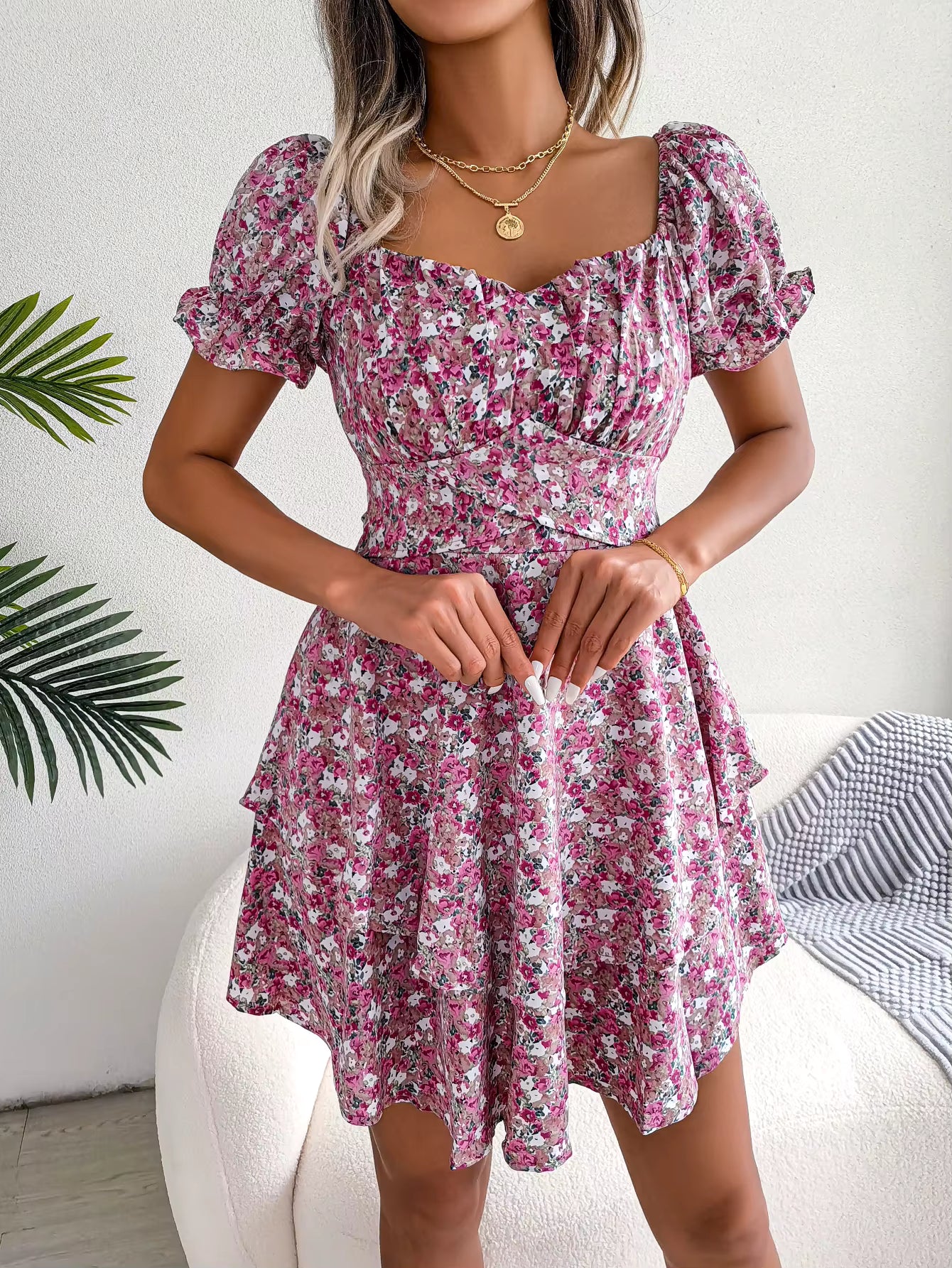 Robe Bohème Courte Fleurie à Manches Bouffantes