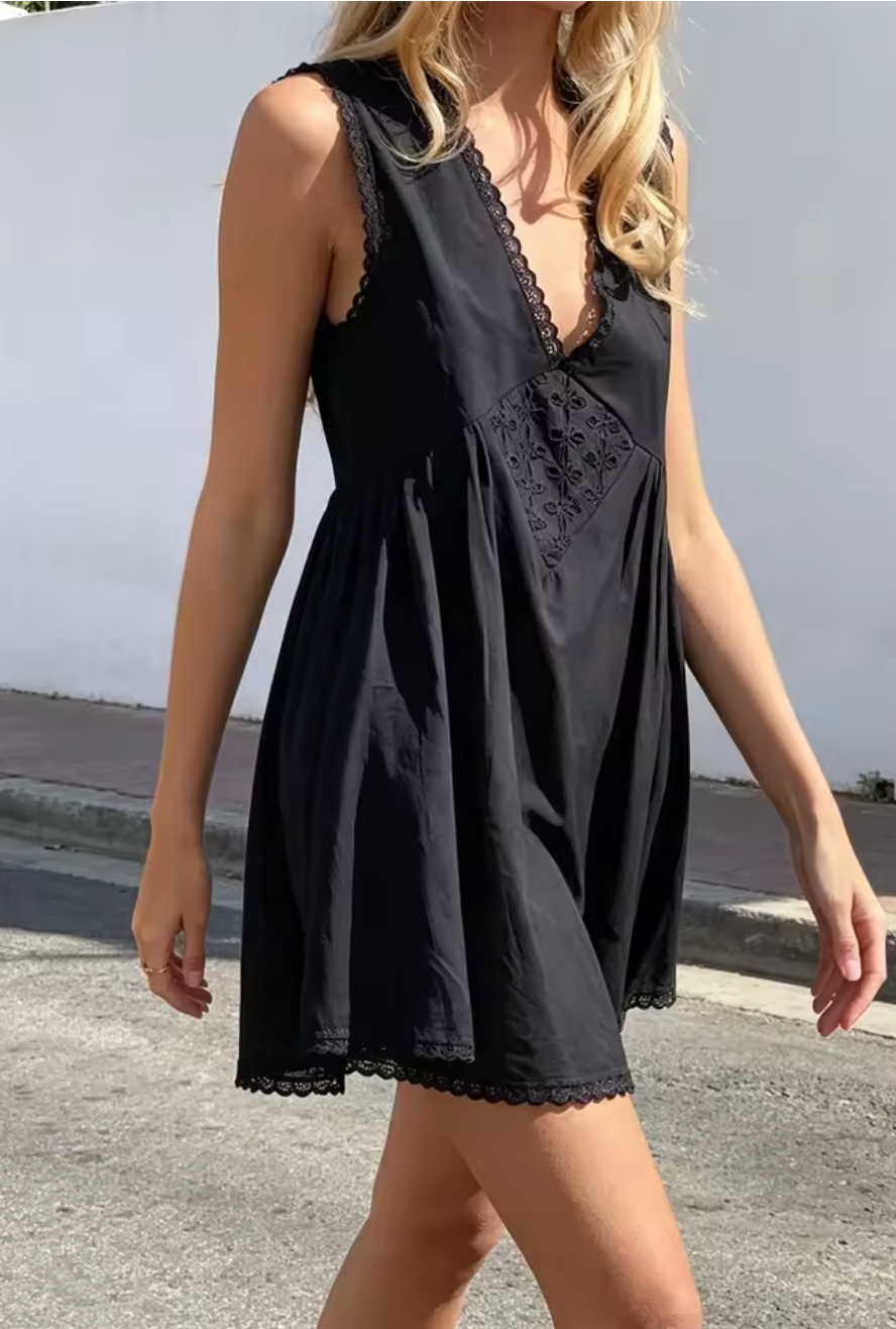 Robe Bohème Courte Ample à Dentelle Brodée