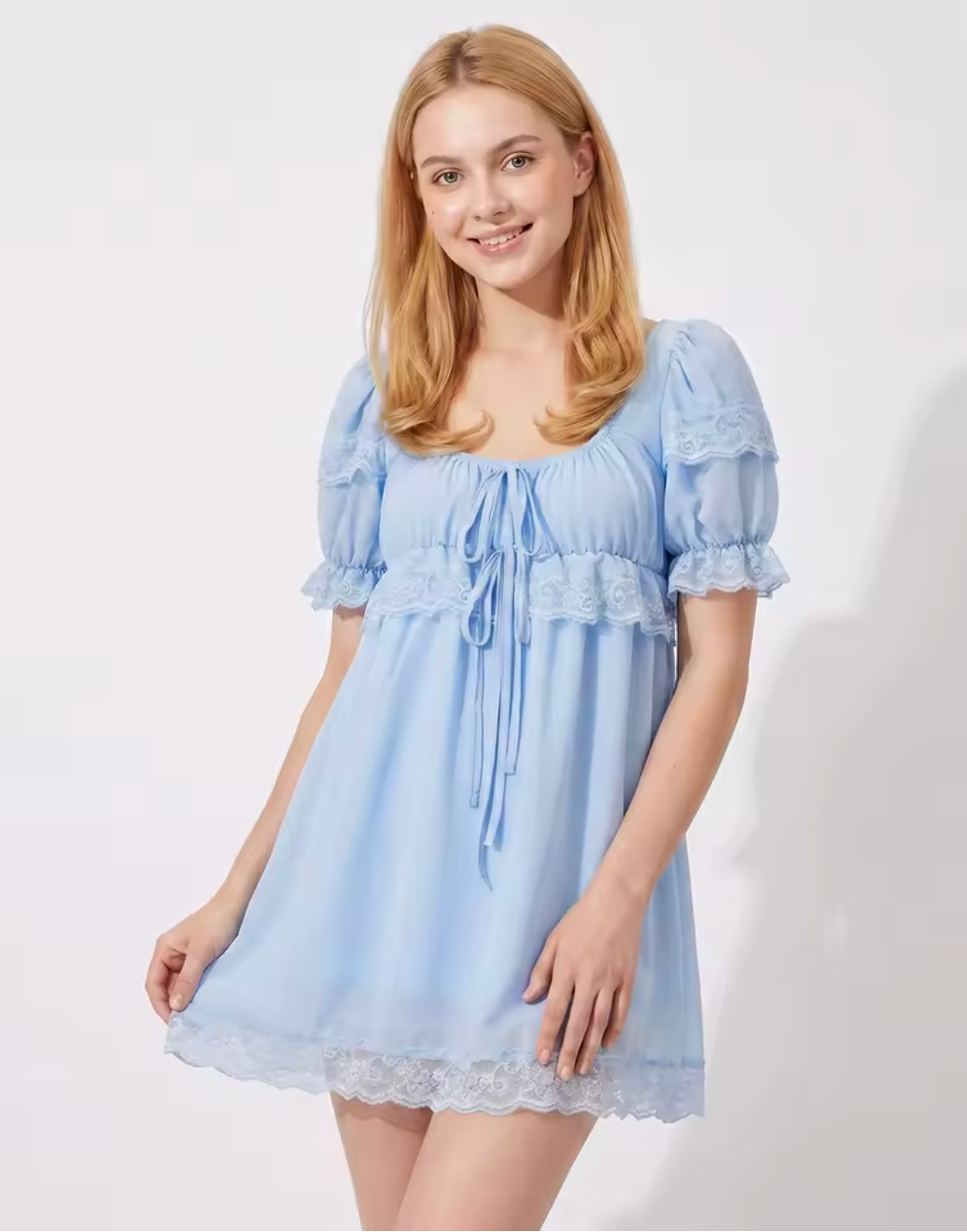 Robe Bohème Courte à Dentelle et Manches Bouffantes