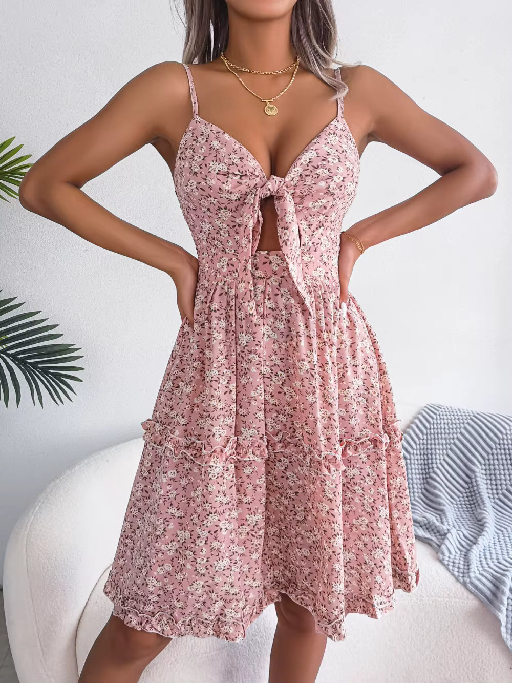 Robe Bohème Courte Fleurie à Nœud et Décolleté Cœur