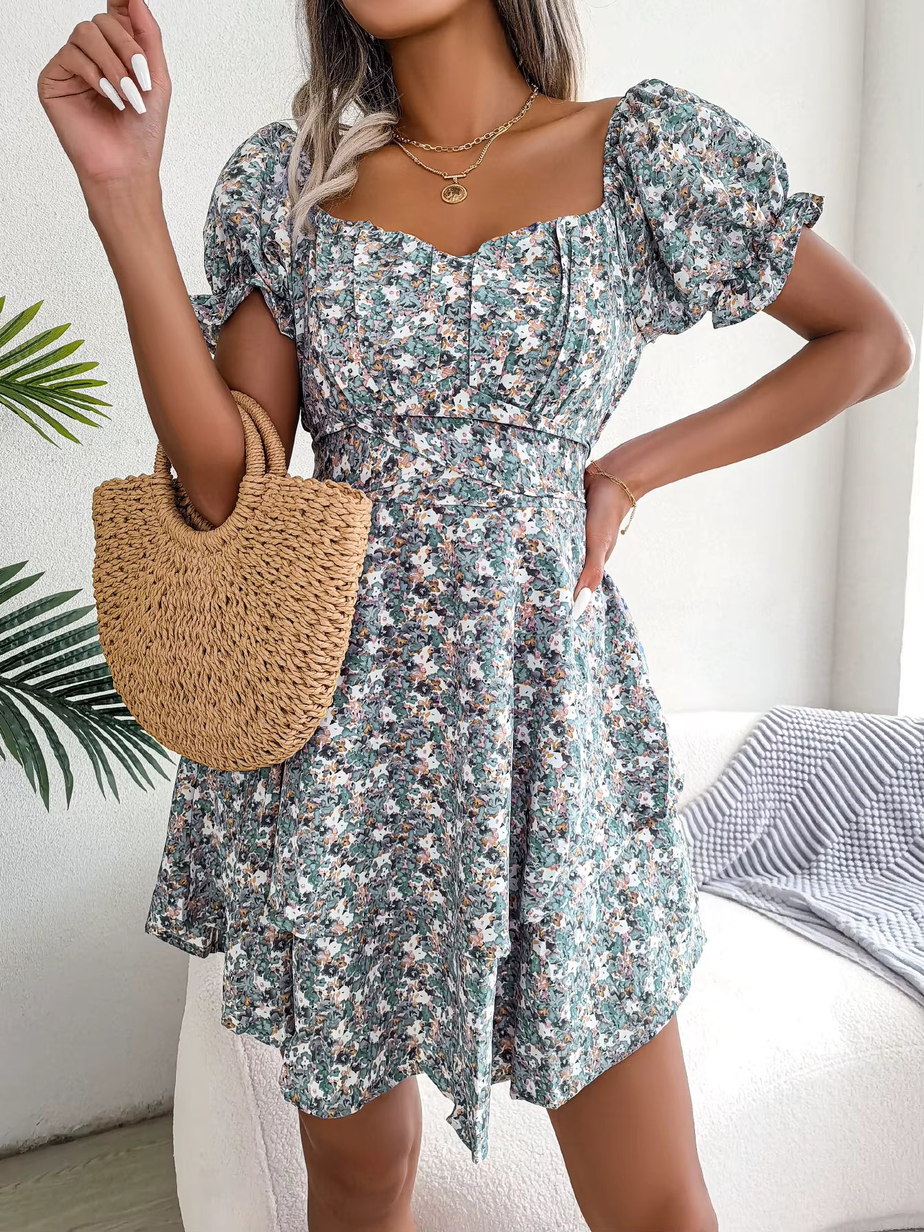 Robe Bohème Courte Fleurie à Manches Bouffantes