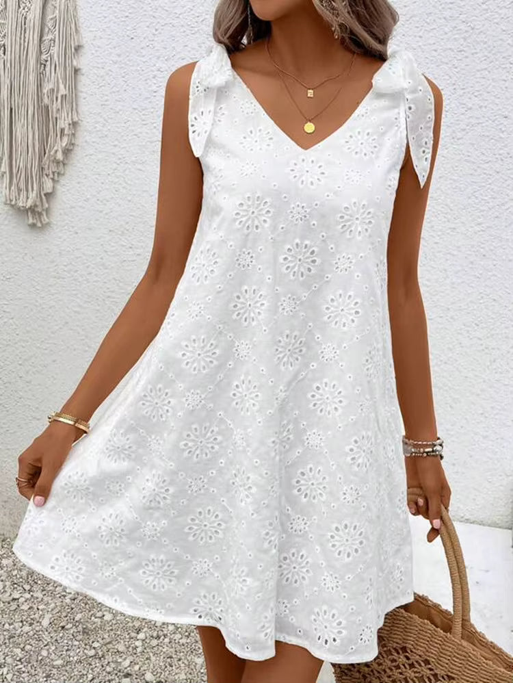 Robe Courte Bohème en Broderie Anglaise