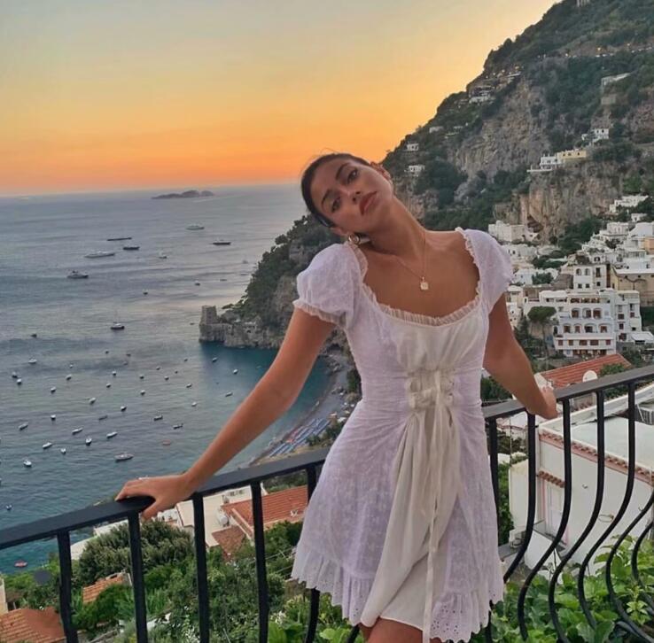 Robe blanche avec manche