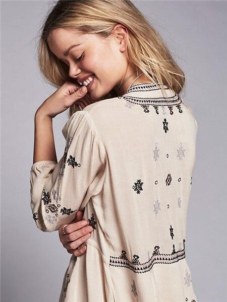Robe courte bohème beige